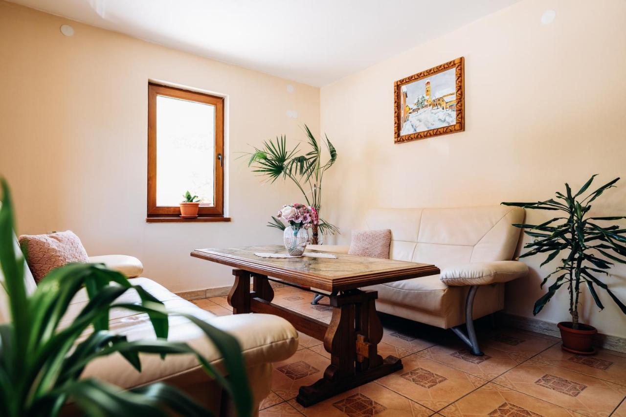 プライド Iris 2 Bed & Breakfast エクステリア 写真